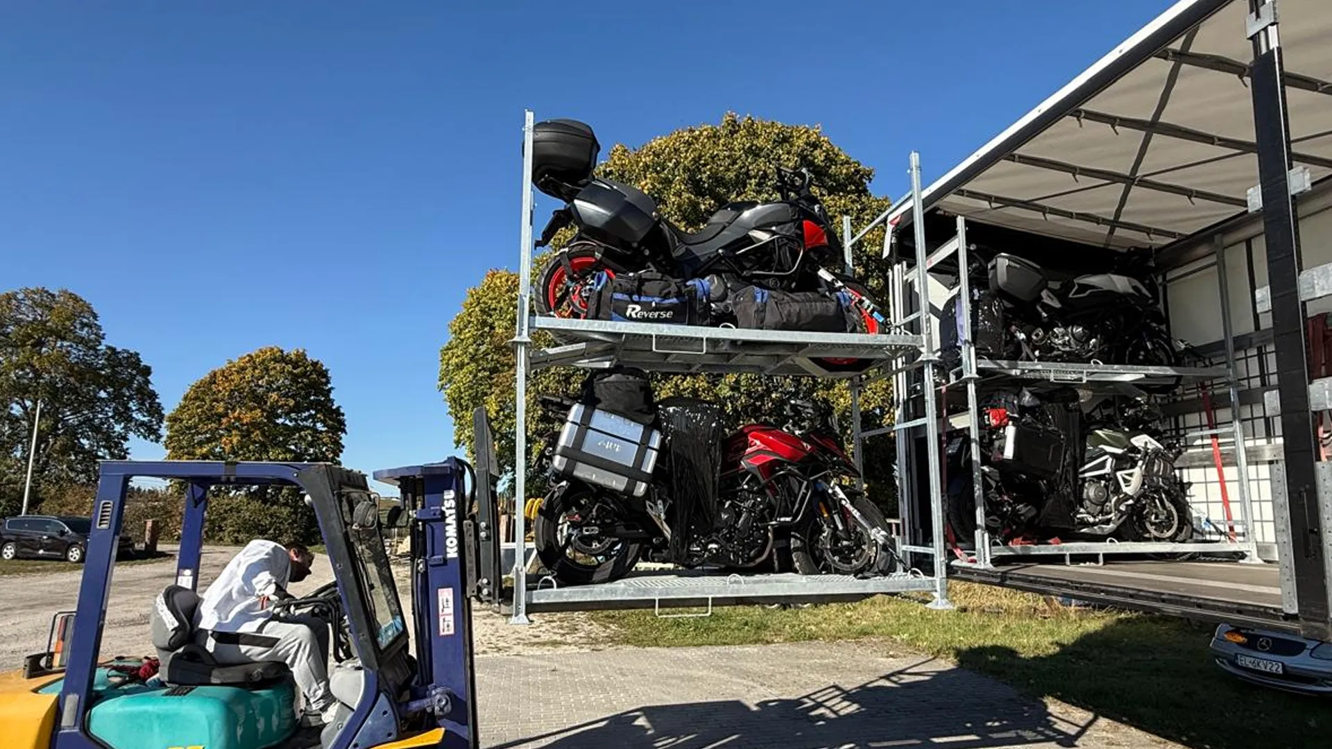 transport motocykli w klatkach do Norwegii